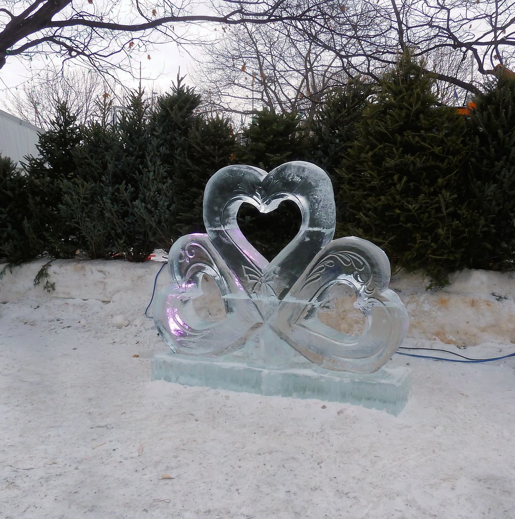 Valentine's Day Ice Heart Sculpture A nice set of hearts o… Flickr