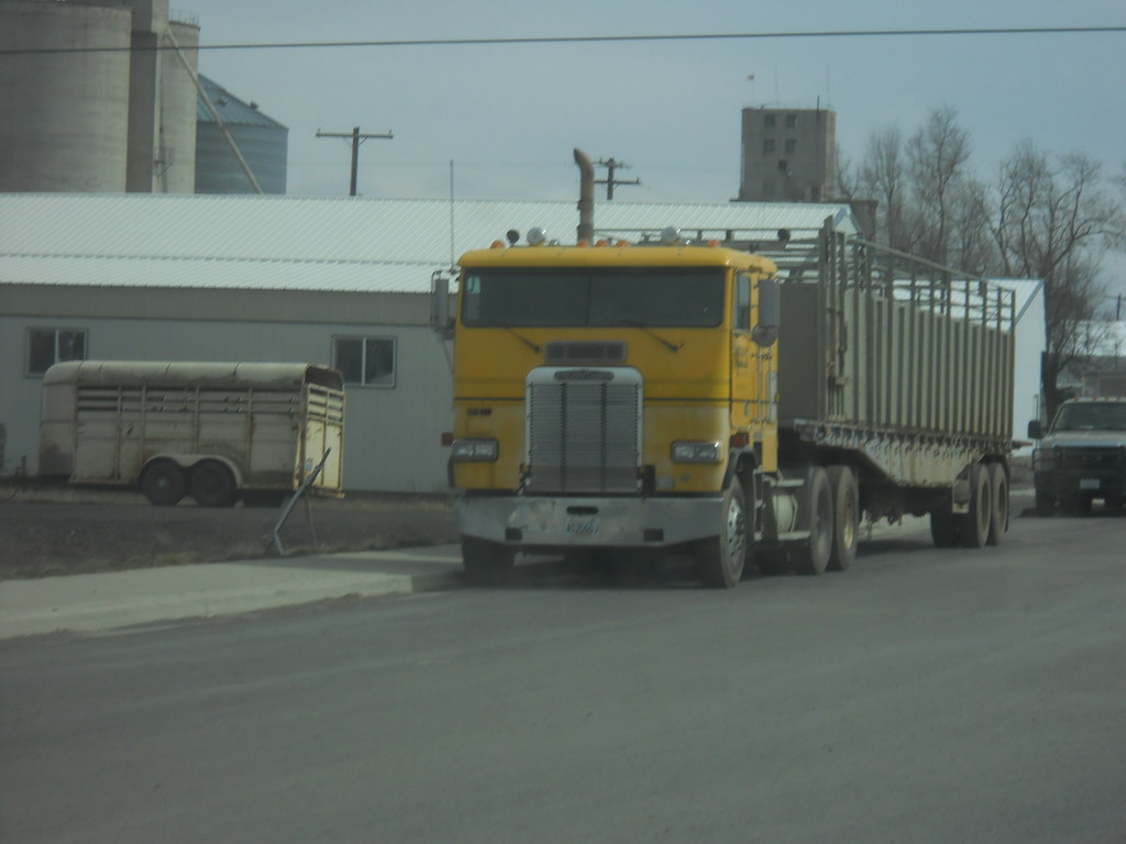 Freightliner Cattle Truck Davenport, WA My grandpa took my… Flickr