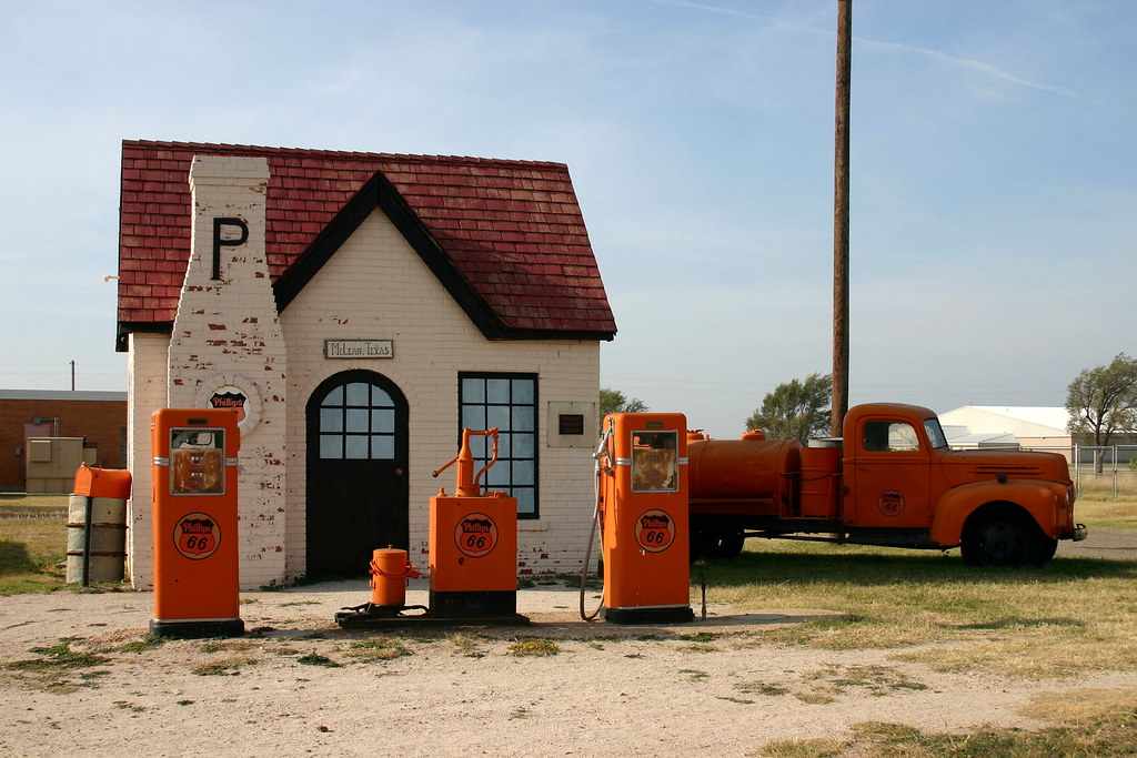 Phillips 66 Gas Station, McLean, Texas This quaint Phillip… Flickr