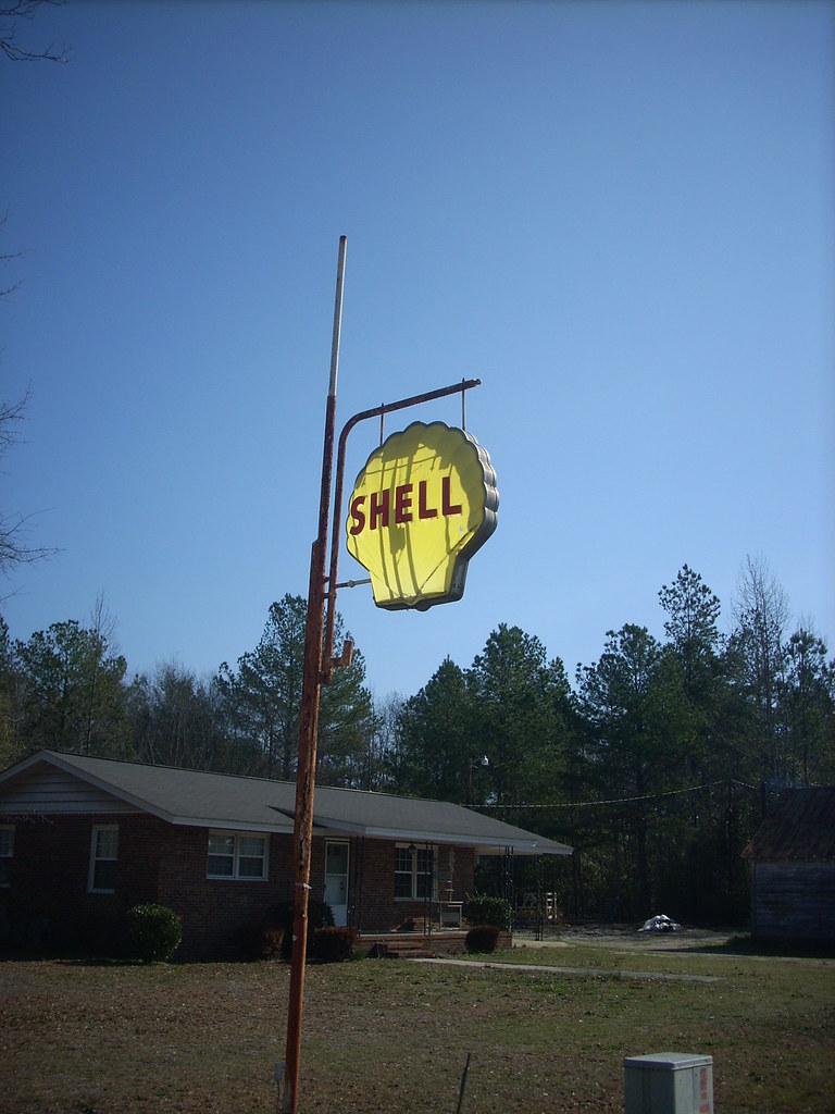 Shell shell sign The old Shell gas station sign is actuall… Flickr