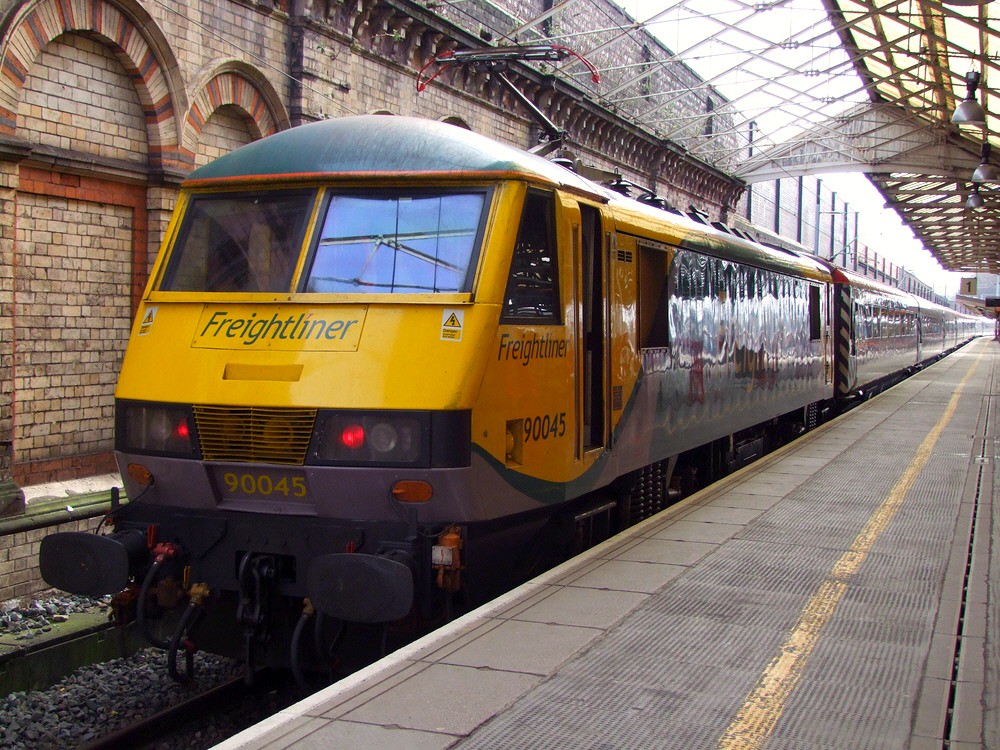 Crewe 90045 1T41 Liverpool Lime St to Euston 26/02/12 Neil Davies