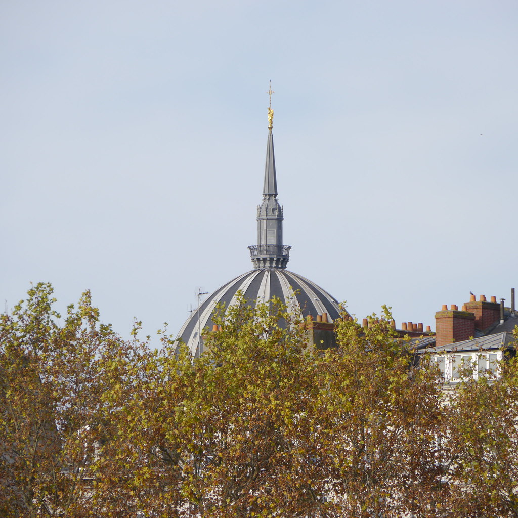 Nantes Dôme de l'église NotreDame de BonPort derrière … Flickr