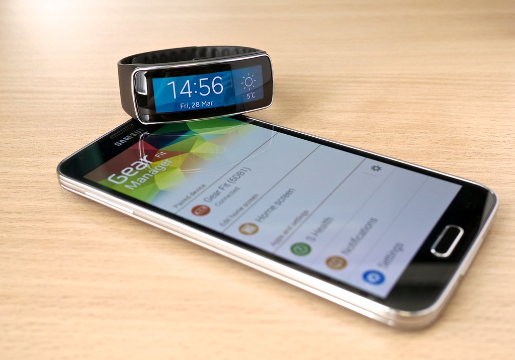 Samsung Galaxy S5 with Gear Fit smartwatch Kārlis Dambrāns Flickr