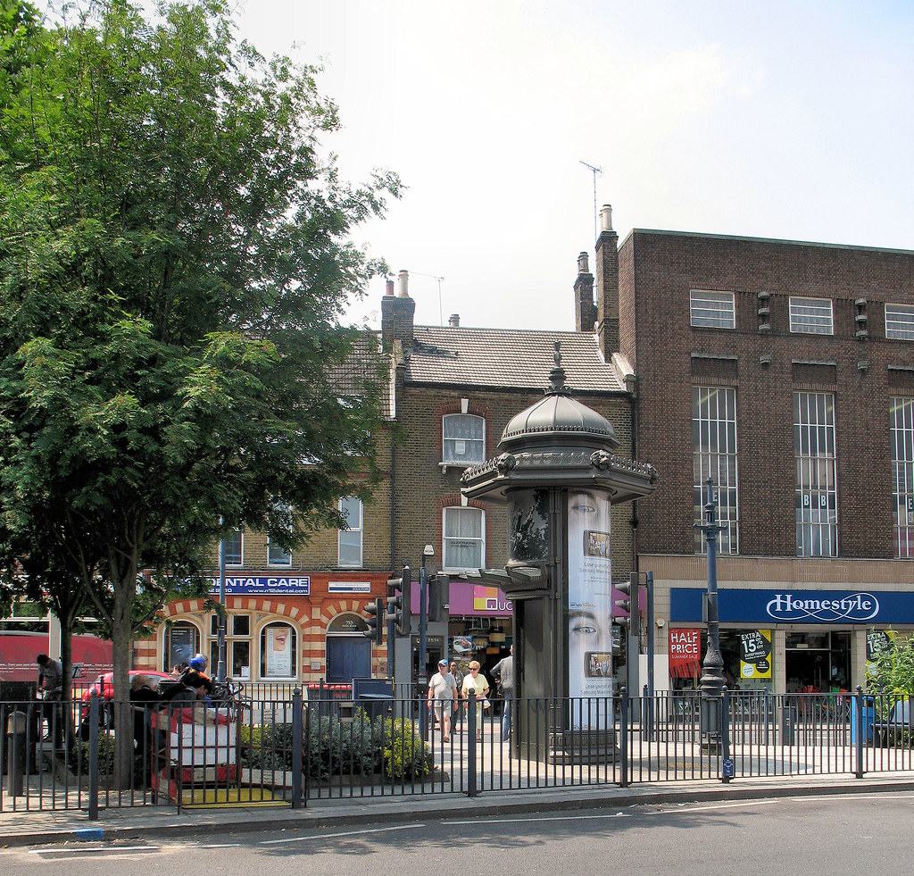 Tally Ho Corner At the junction of High Road Finchley and … Flickr