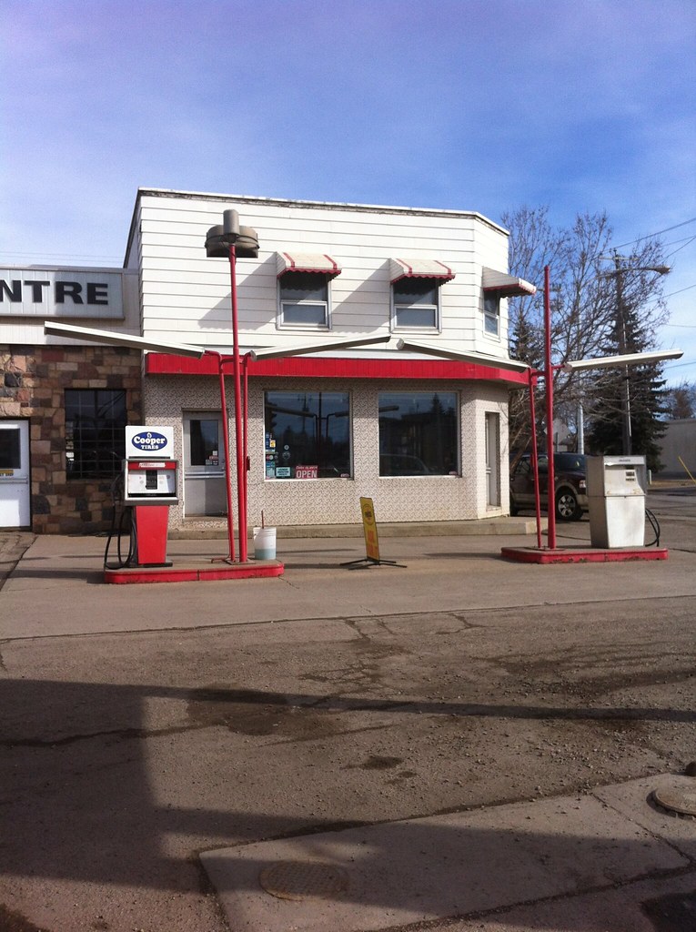 72366 Old Gas Station Beside Dawson Motors, Still in busi… Flickr
