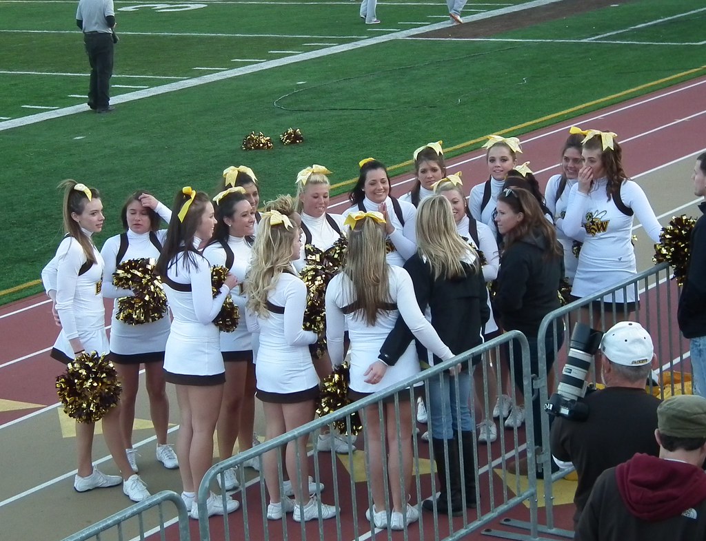 Baldwin Wallace Cheerleaders Huddle Yellow Jackets Cheerle… Flickr