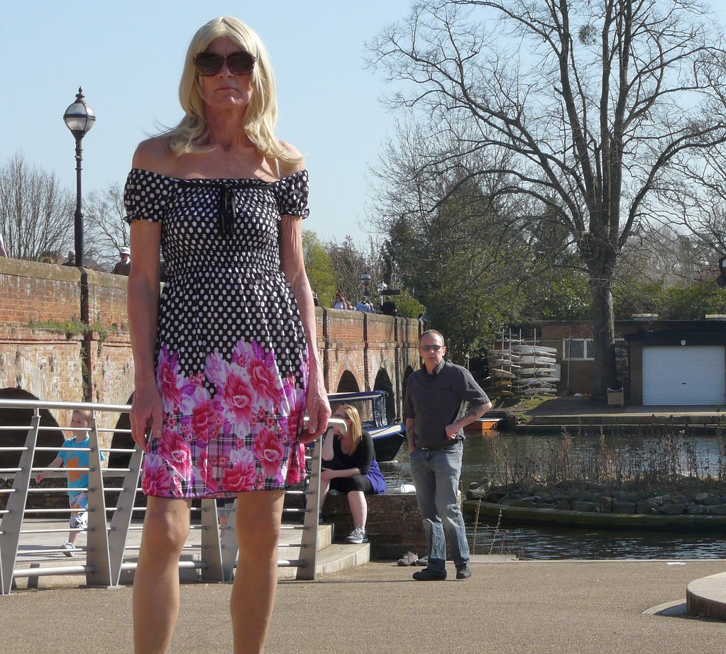 Spring Dress Stratford P1090544 He looks interested? Dee Daniels