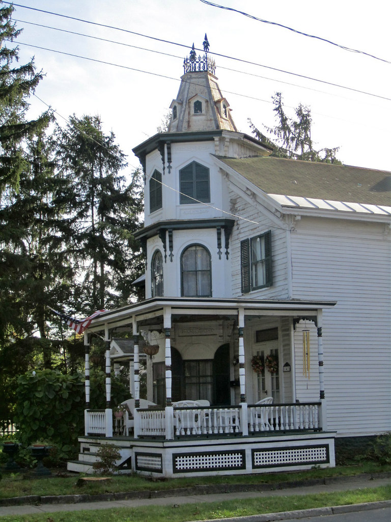Ornate tower and porch, Victorian house, Ballston Spa, New… Flickr