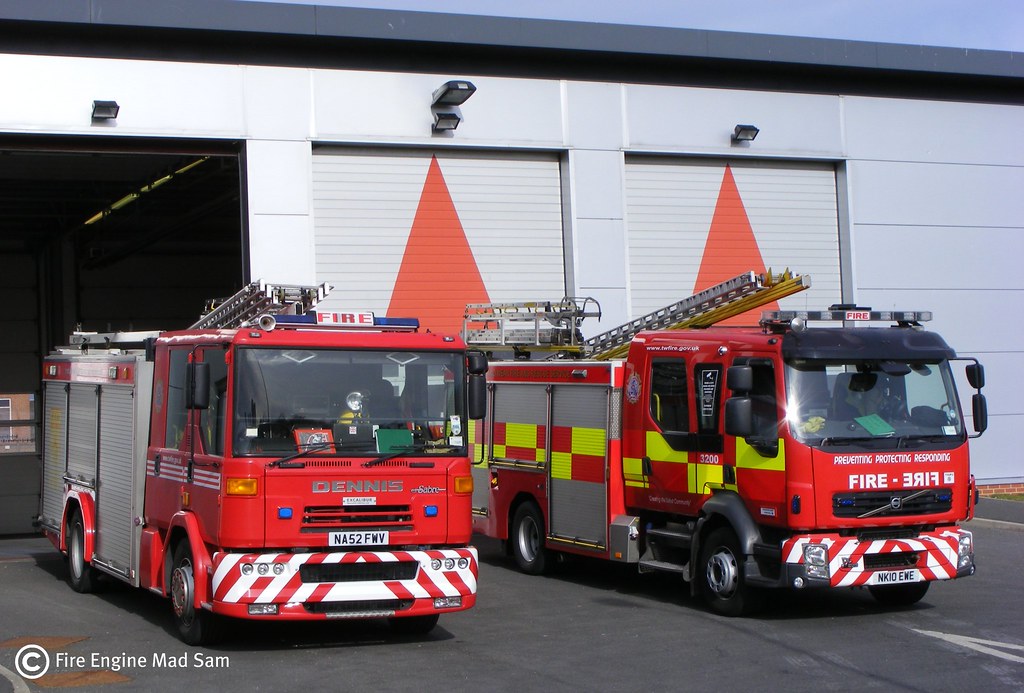 Sunderland Central Fire Station NA52 FWV & NK10 EWE lined … Flickr
