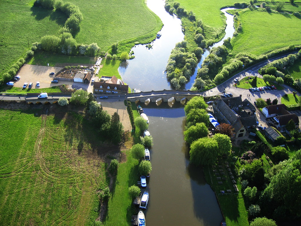 Newbridge Flight 100 along the River Thames. The Maybush o… Flickr