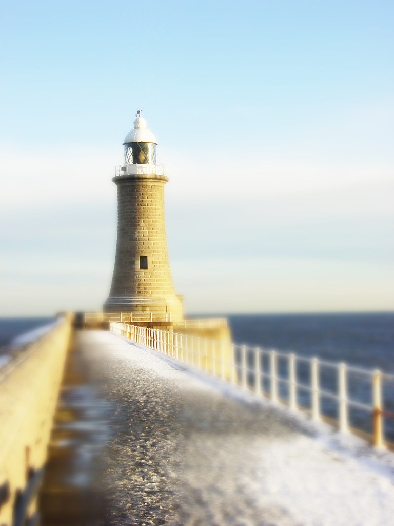 Tynemouth Lighthouse Lighthouse at the end of Tynemouth le… Flickr