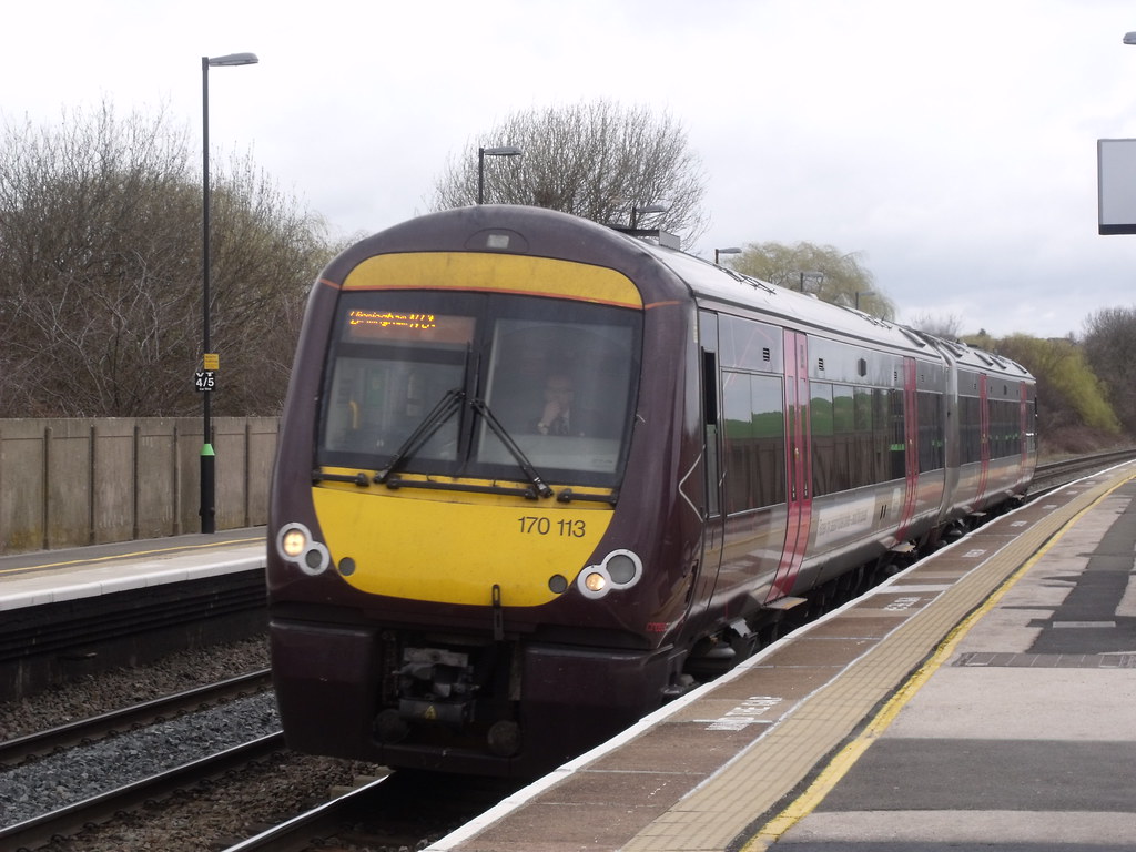 Tamworth Station High Level Cross Country Trains 170113 a photo