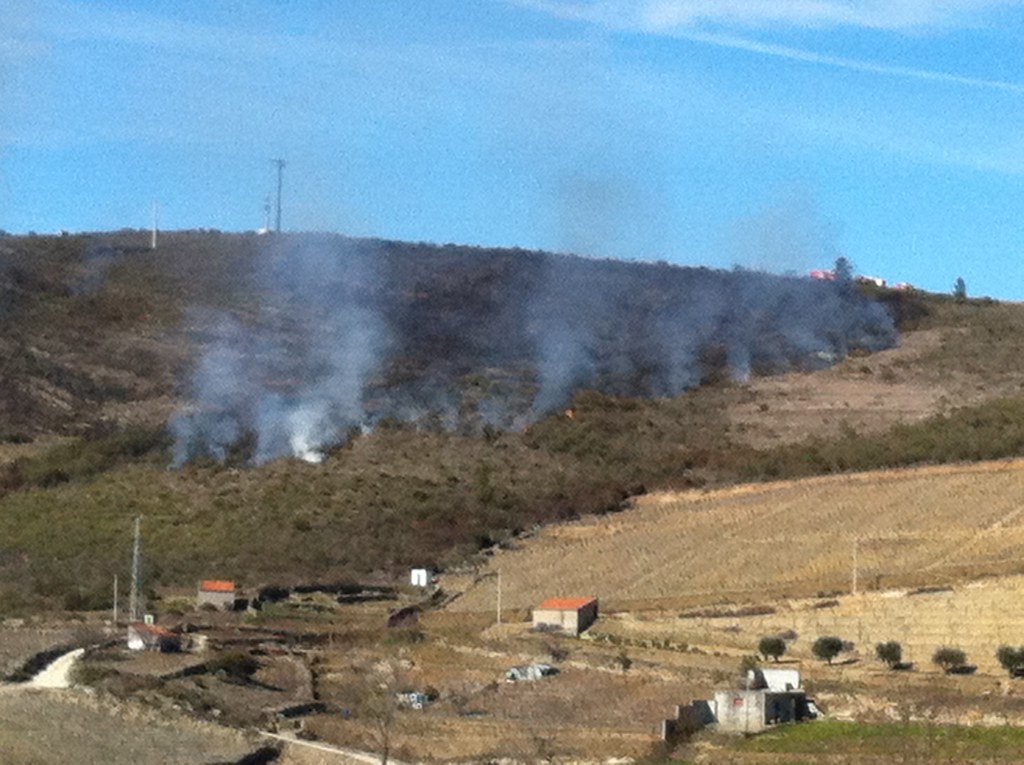 Dry weather brings early fires to the Douro valley Flickr