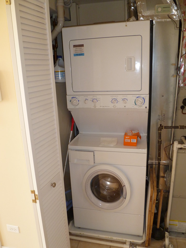 Washer Dryer The unit comes with a washer dryer combo, whi… Flickr