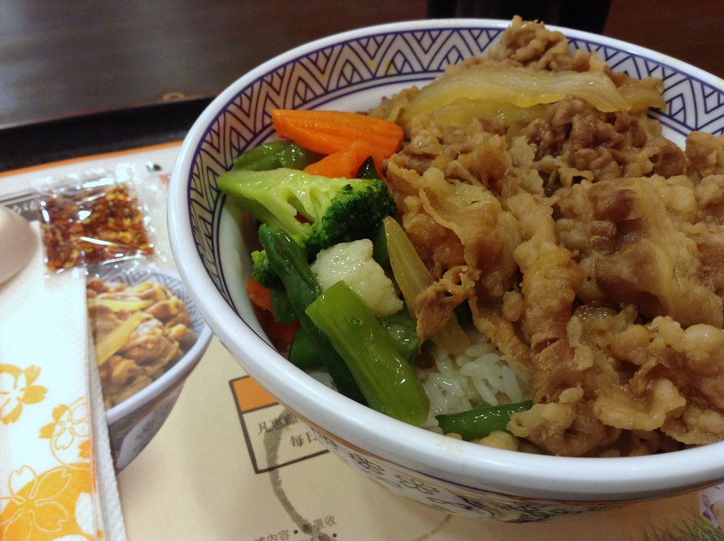Vegetables and beef bowl from Yoshinoya Taikoo Overall 7