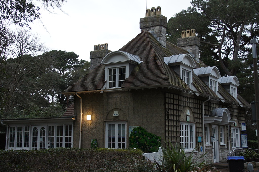 Canford Cliffs Library, Western Road, Canford Cliffs, Pool… Flickr