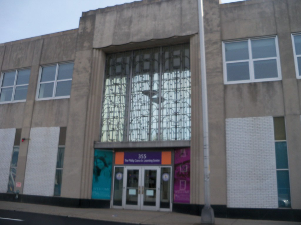 Arnold Constable Hackensack, NJ 355 Passaic St; the Hack… Flickr