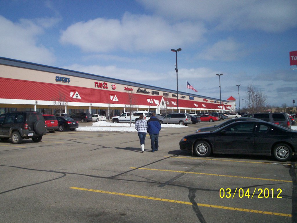 Tanger Outlets, West Branch A small but thriving outlet ma… Flickr