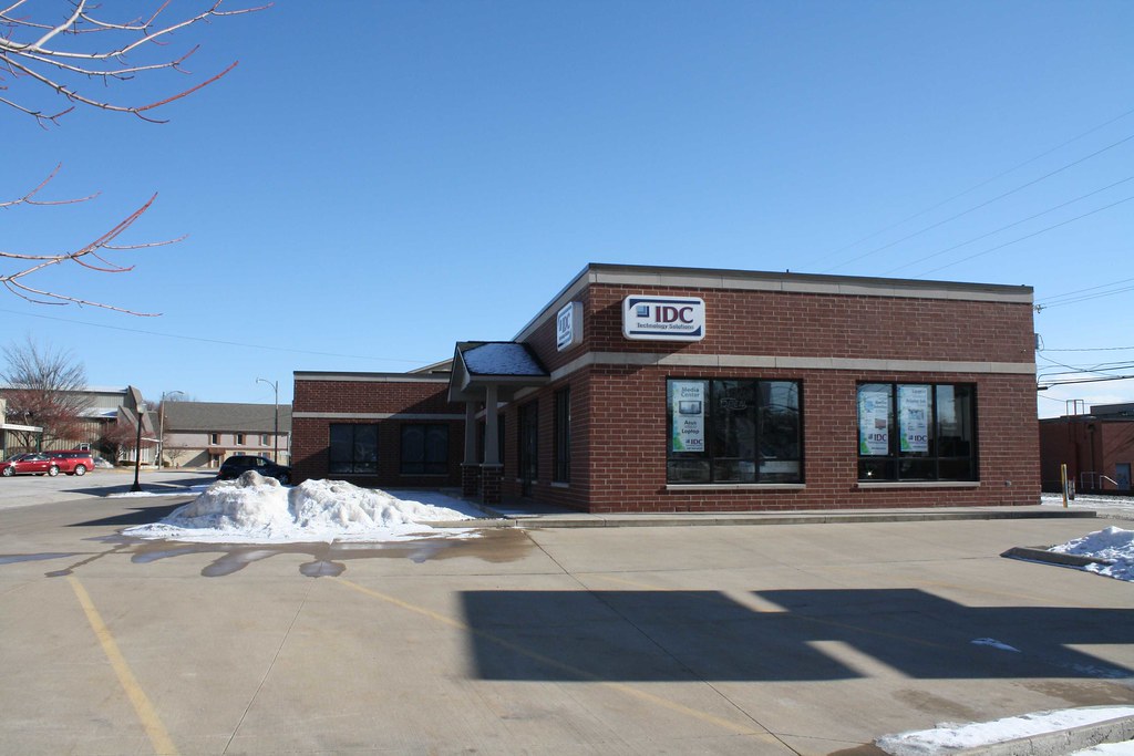 Geneseo il IDC RadioShack Building 2012 Geneseo Illinois mygtown