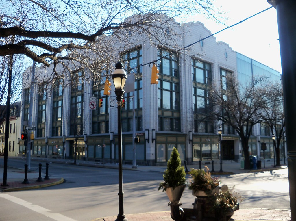BonTon York, PA (Center) 100 W. Market St; the original… Flickr