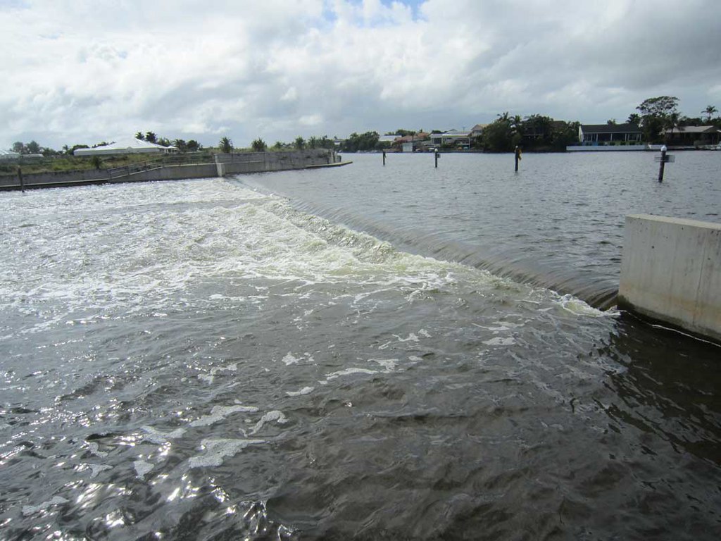 Weir flowing upstream into Lake Kawana, Kawana Waters Flickr