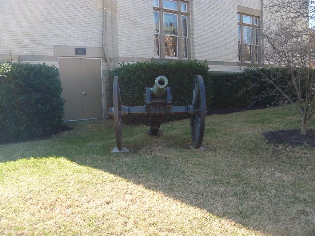 Cannon Outside Rouss City Hall Winchester VA. A captured U… Flickr