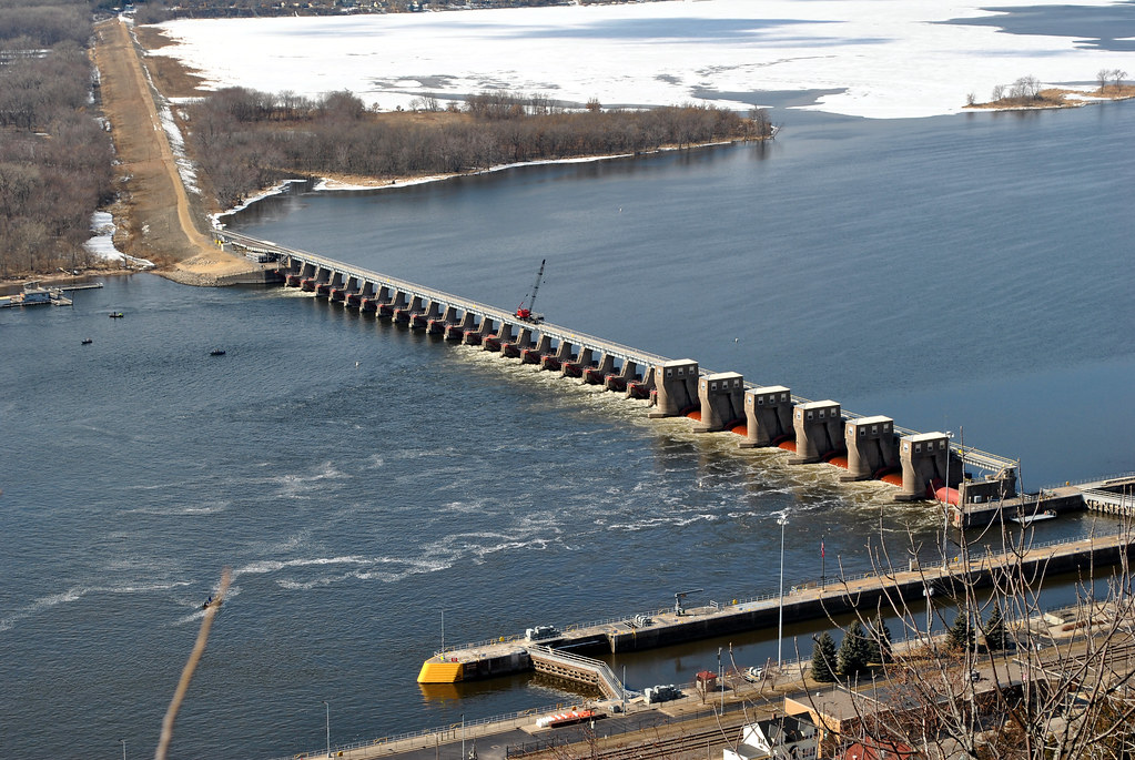 Lock & Dam 4, Alma, WI Aaron Carlson Flickr