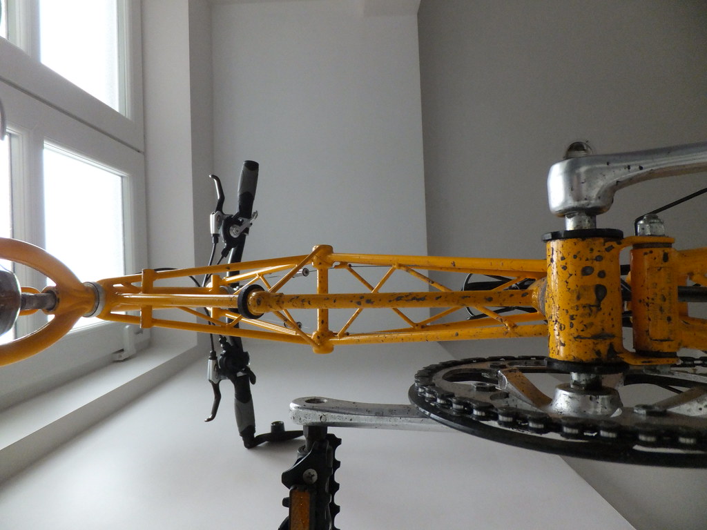 Worms eye view Moulton APB Land Rover 1997. The frame is m… Flickr