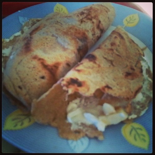 Tortillas de claras de huevo con avena rellenas de queso a… Flickr