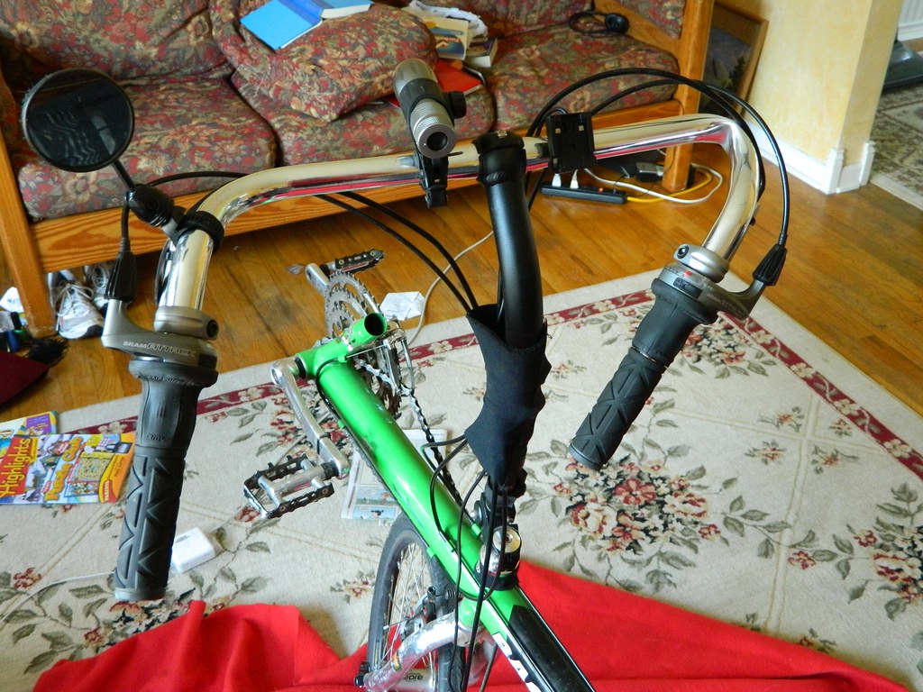 Handlebar Damage Right side bent inward. Black bracket on … Flickr