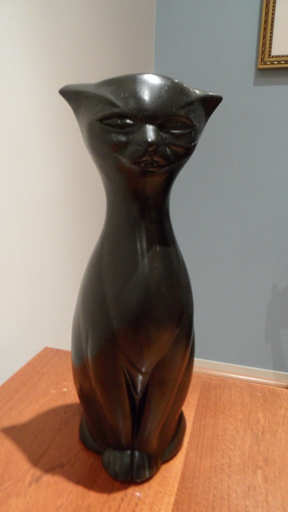 McCoy Black cat vase I always love black cat and the 60's.… Flickr