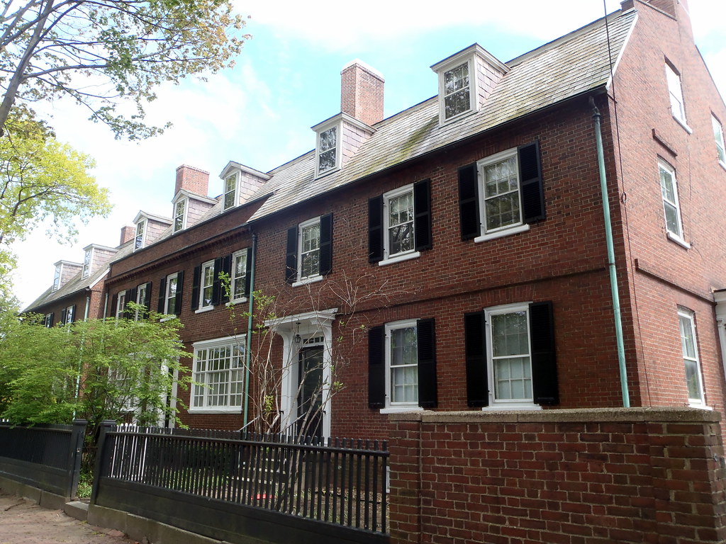 Houses I used to see these beautiful brick houses along Wa… Flickr