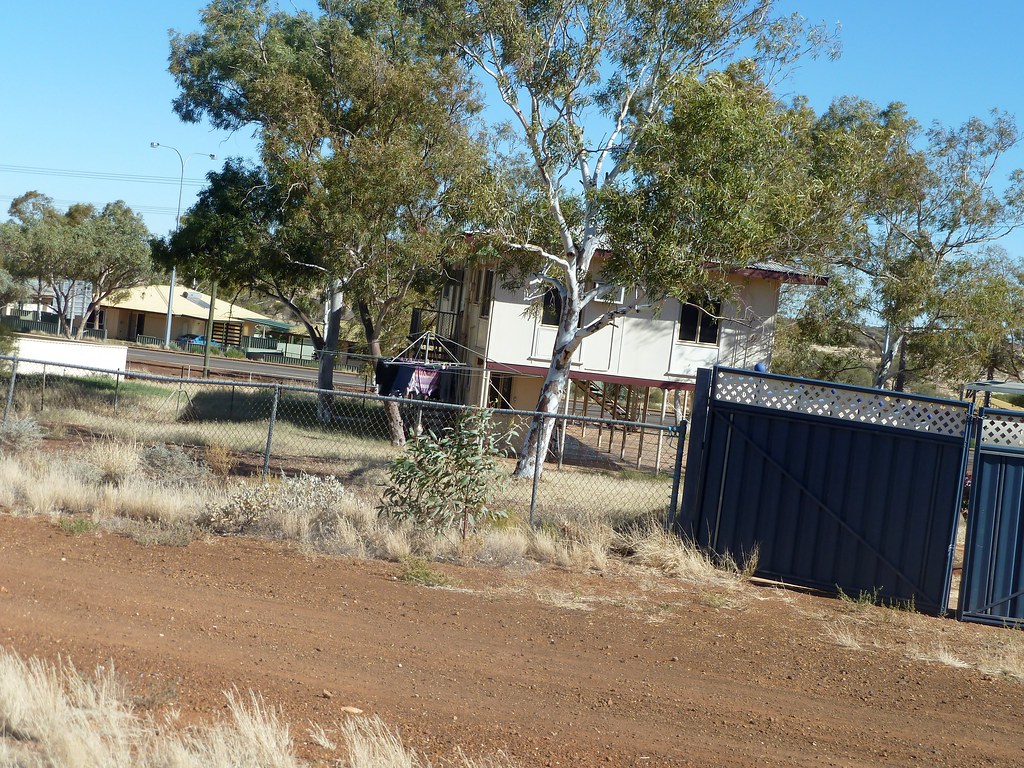 Meekatharra homes P1030731 Meekatharra is your typical Wes… Flickr