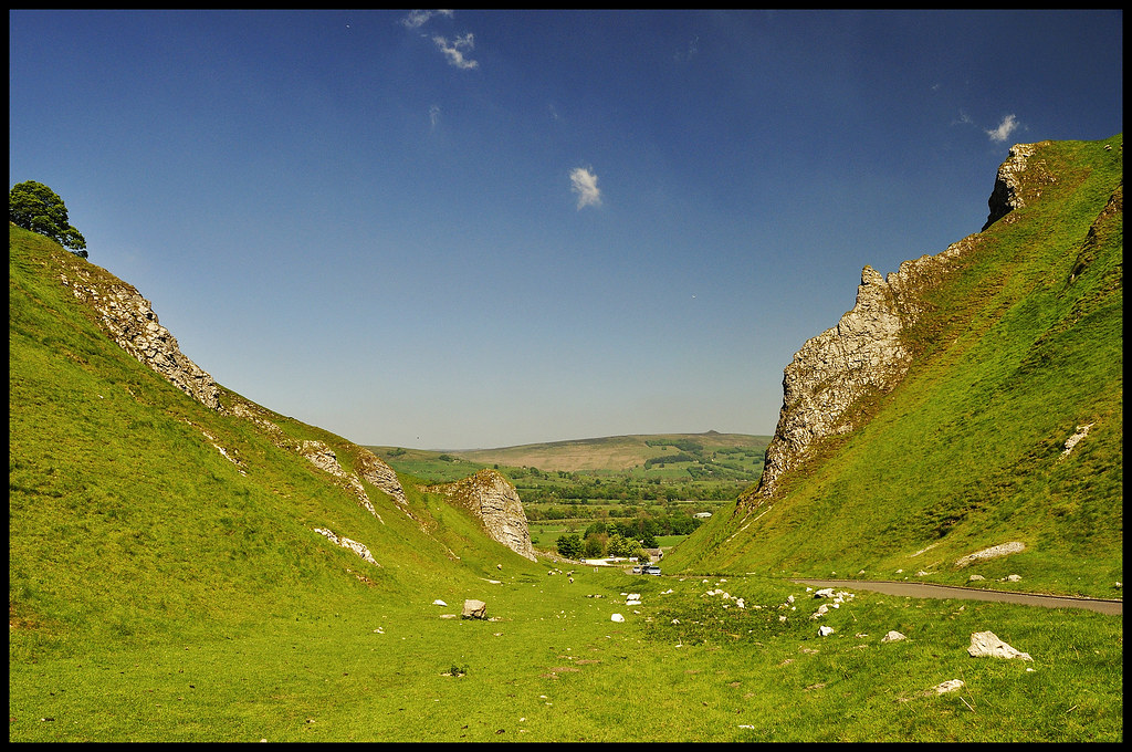 Castleton Making the most of the incredible weather with a… Flickr