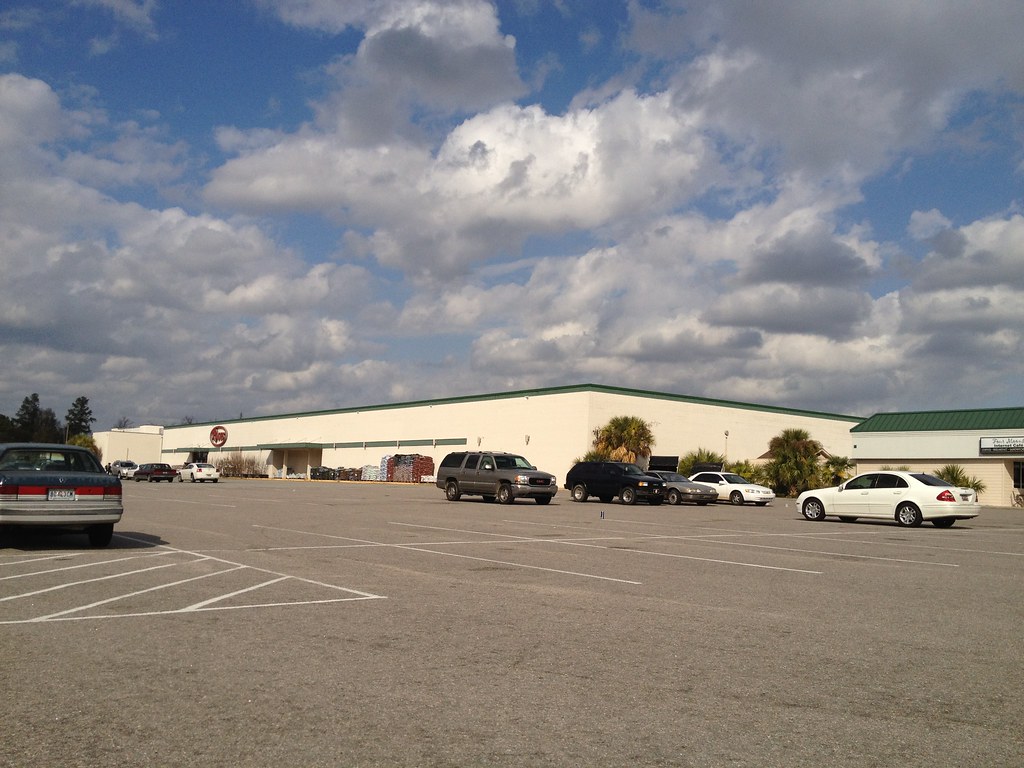 Roses Orangeburg Mall Orangeburg, SC Mike Kalasnik Flickr