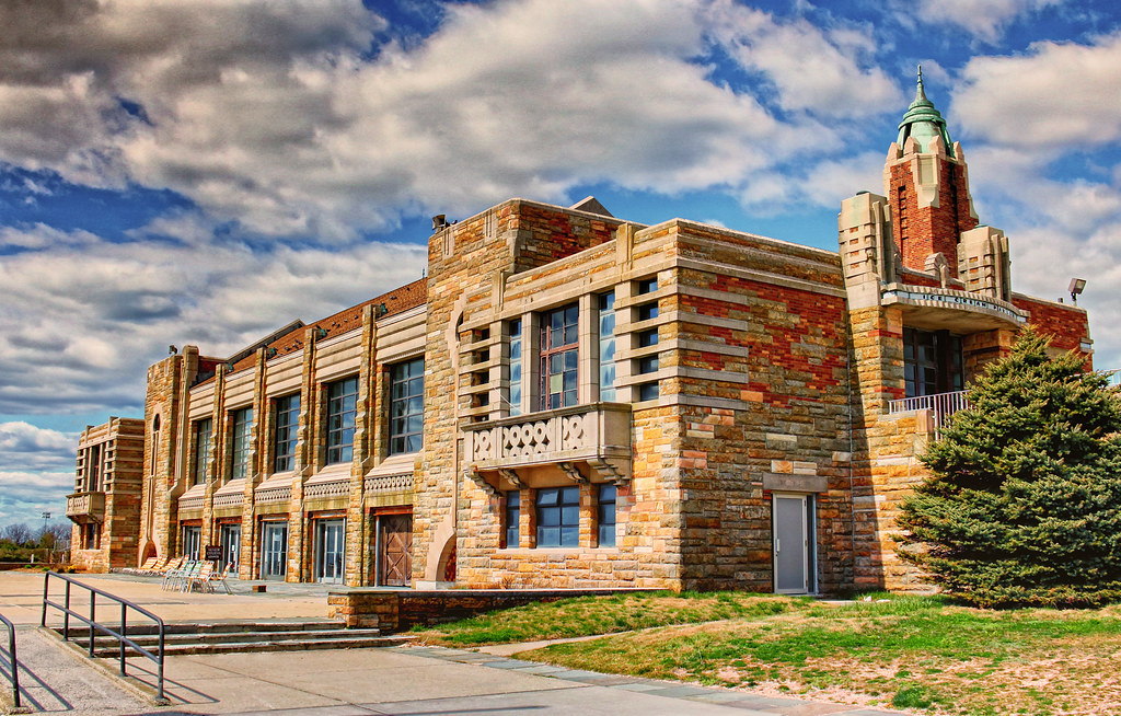 Jones Beach West Bath House The West Bath House at Jones B… Flickr