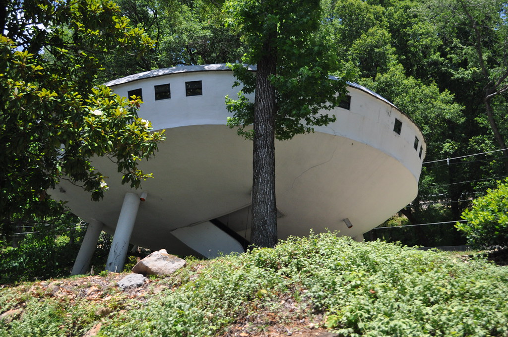 Signal Mountain UFO House (4) "Flying saucer" house Flickr