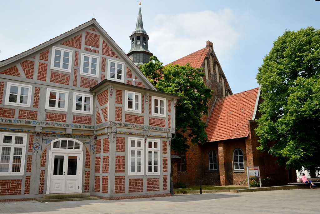 Verden Aller, een vakwerkhuis en de Johanniskirche aan de … Flickr