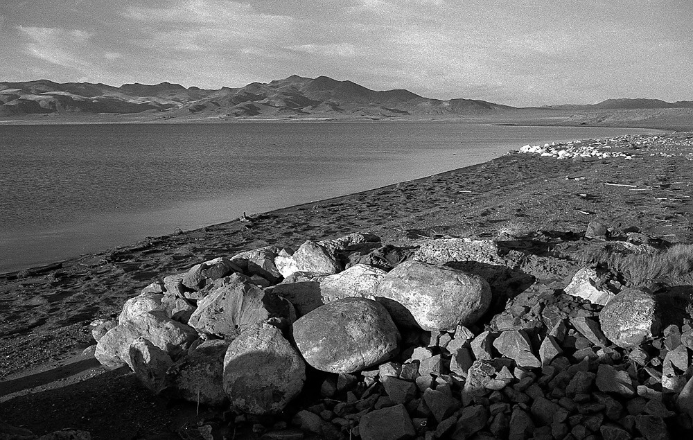 Shoreline, Pyramid Lake Nixon, NV Rollei 35 TMax 400 iso… Flickr