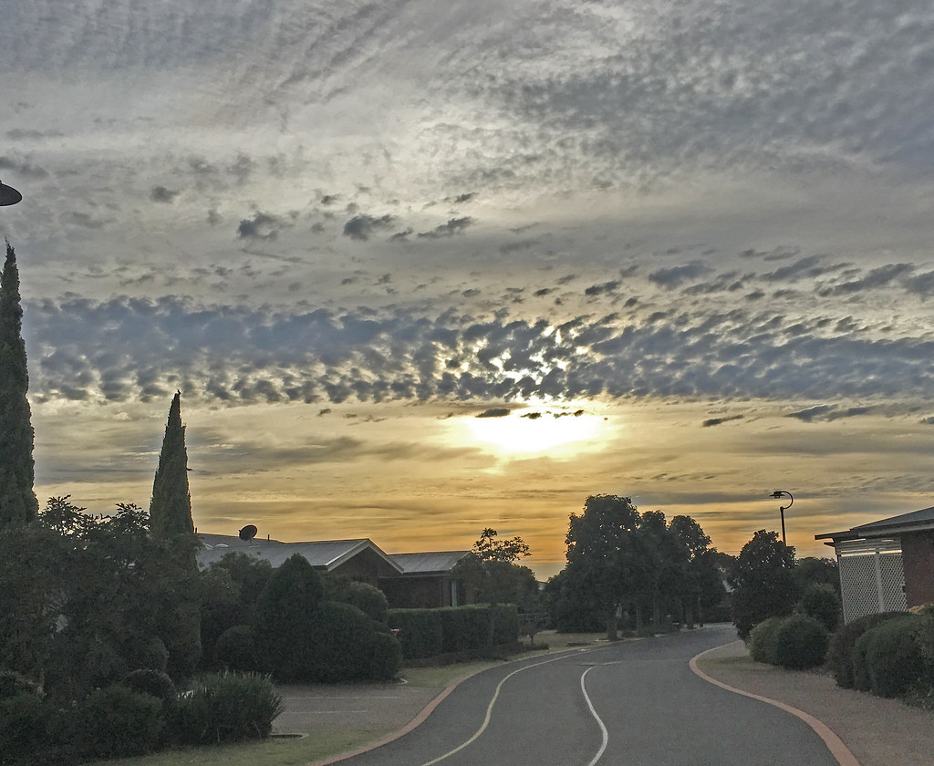 A Toowoomba sunrise On my walk back from the newagent I to… Flickr