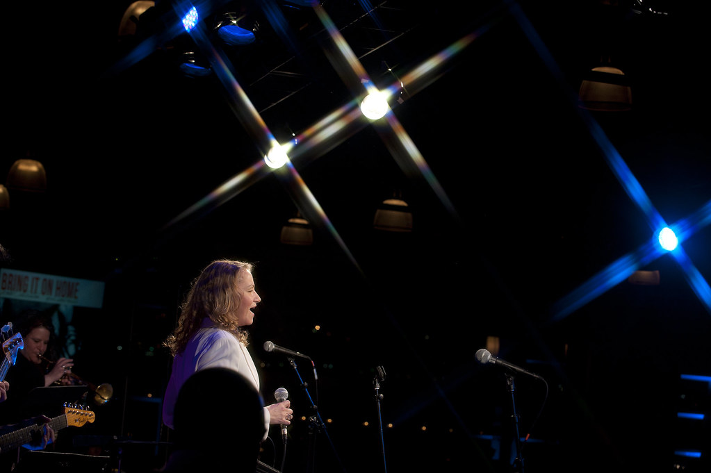 Joan Osborne performs Joan Osborne performing at Atlantic … Flickr