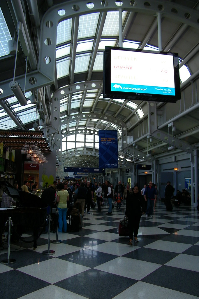 Scenes from United Terminal at Chicago O'Hare Airport (Chi… Flickr
