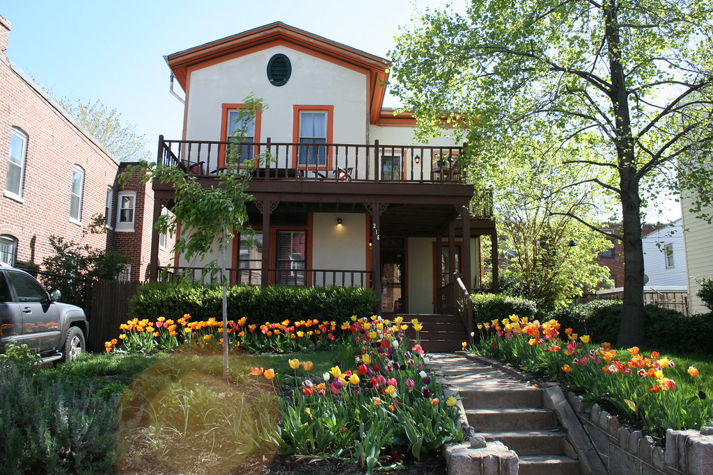 Tulip House 216 Elm Street NW. Eric Fidler Flickr