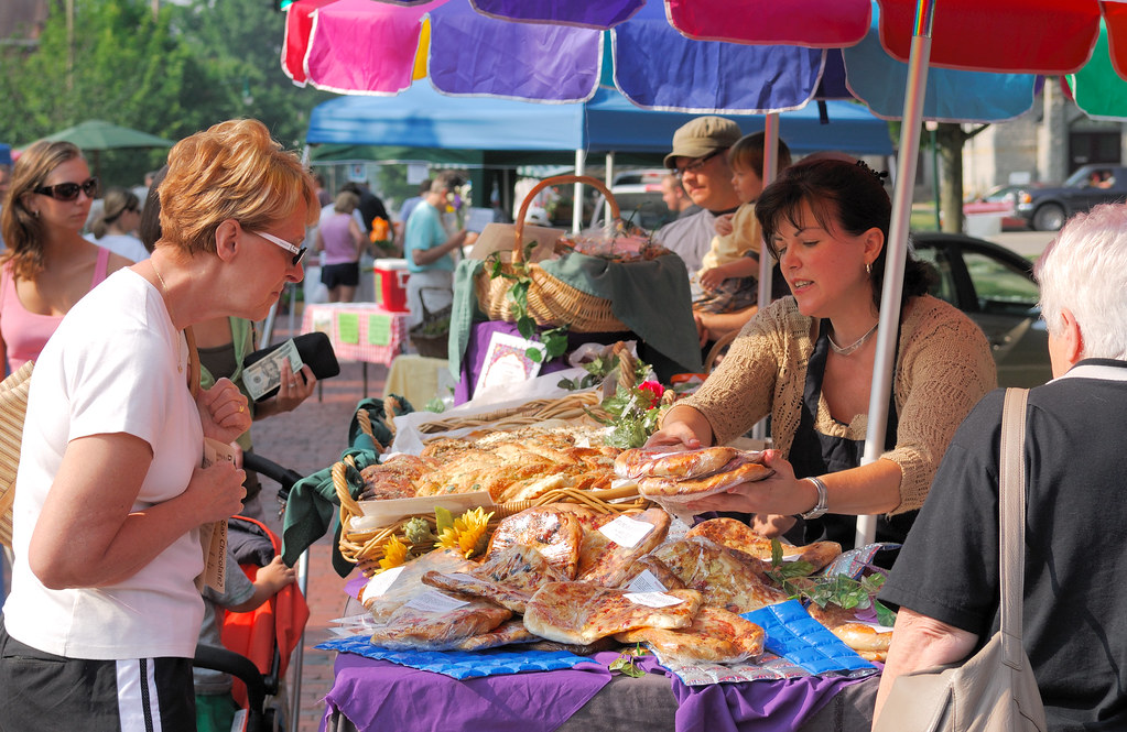GRANVILLE FARMERS MARKET Dana Landrum of Pataskala waits o… Flickr