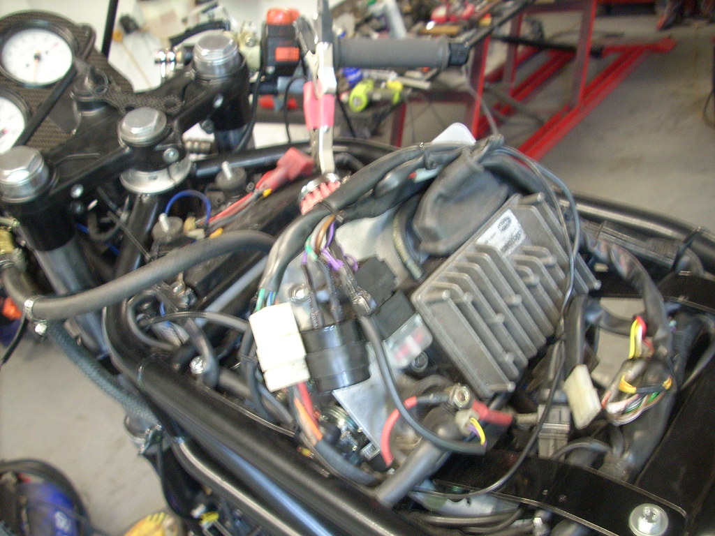 Paul's Ducati cafe racer 900ss Wiring mounted on single