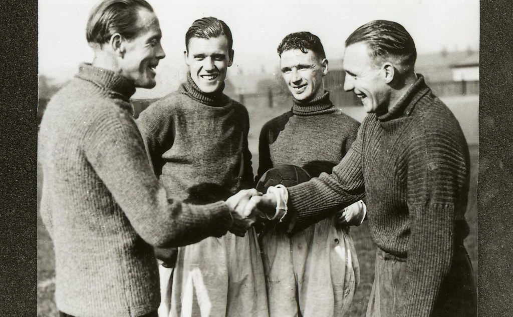 Sam Jennings Rochdale A.F.C. players greeting their new ma… Flickr