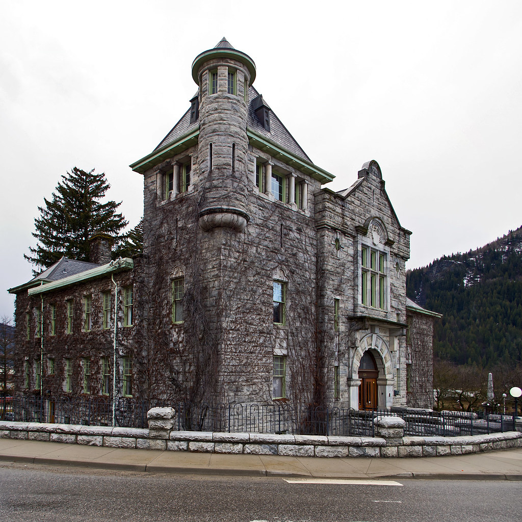 Nelson Court House A 3frame, vertically stacked panorama … Flickr