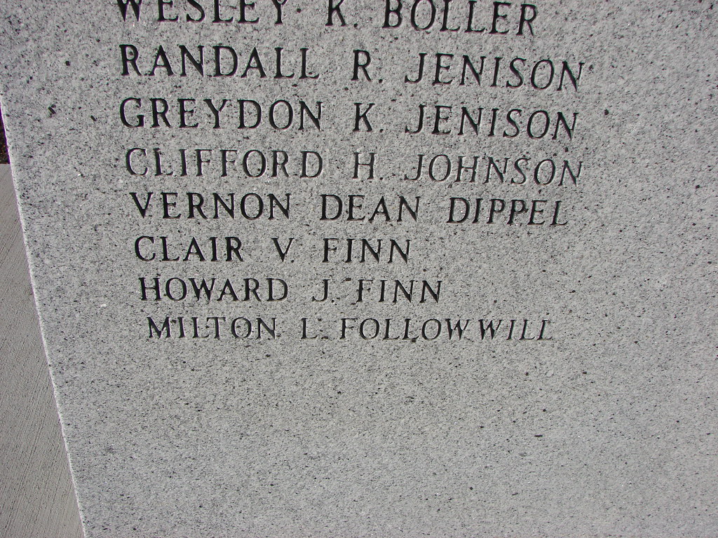 Belmond Cemetery veterans memorial Belmond Cemetery vetera… Flickr