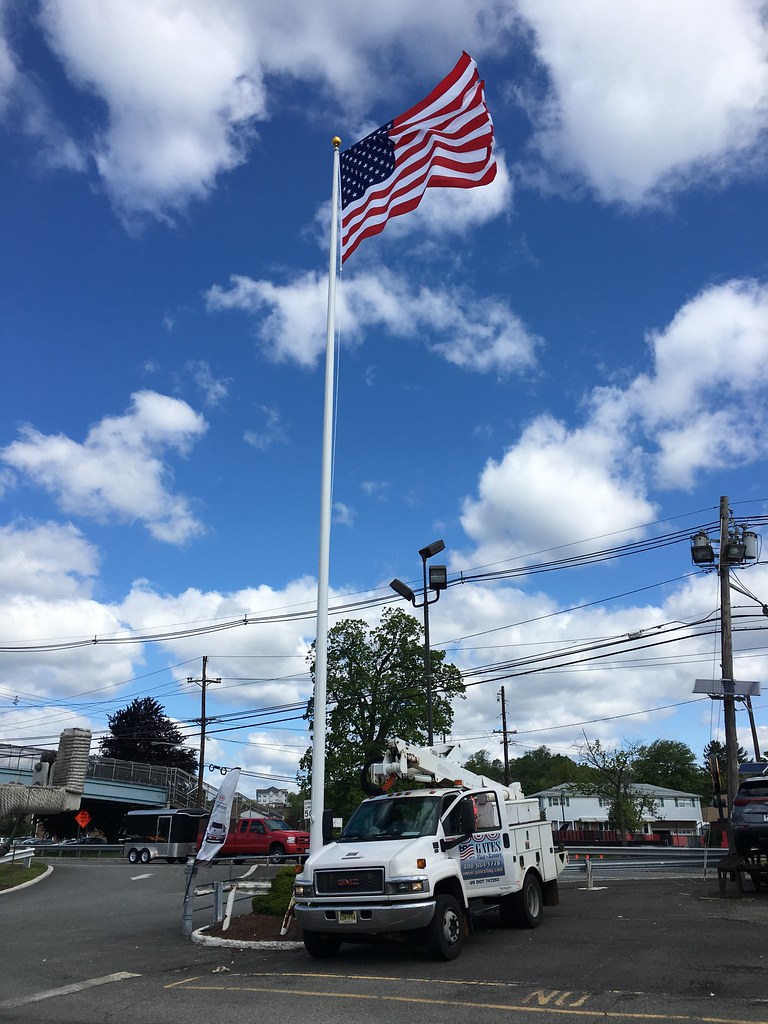 Fette Ford Isuzu Dealership Clifton, NJ 60' Fiberglass Fla… Flickr