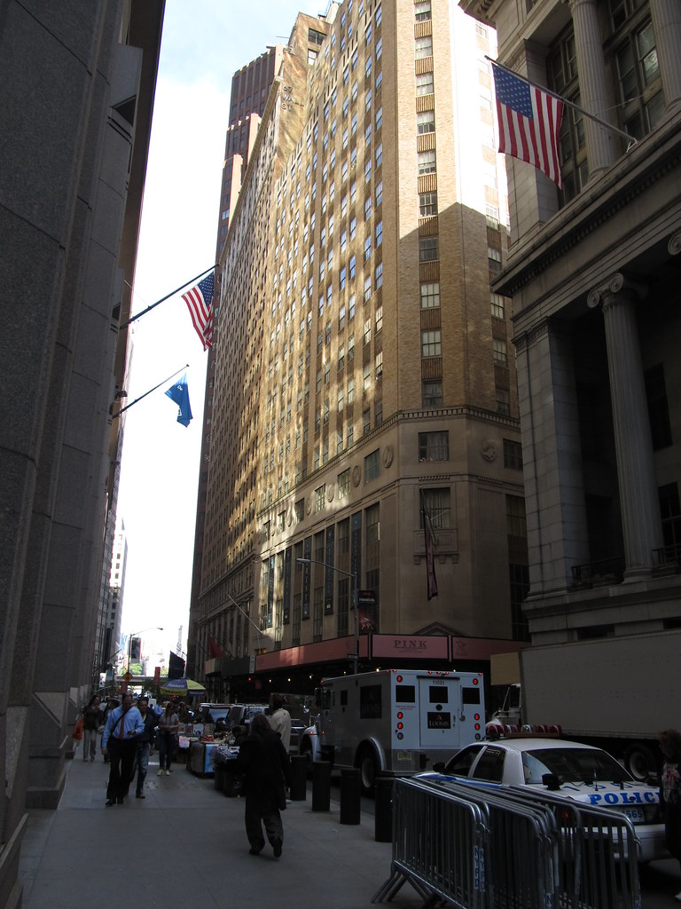 Looking Back on Wall Street at Corner of Wall and Hanover … Flickr